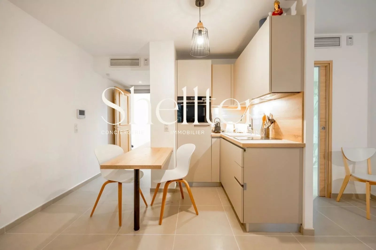 Luxury Apartment for sale in Saint-Tropez, 850 000 €, Photo 2