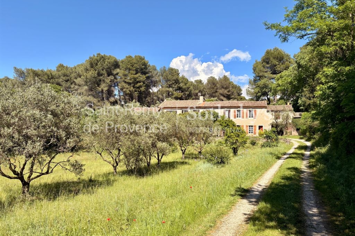 Maison de luxe à vendre à Saint Étienne-du-Grès, 1 980 000 €, Photo 1
