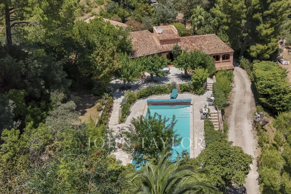 Maison de luxe à vendre à Bandol, 1 045 000 €, Photo 1