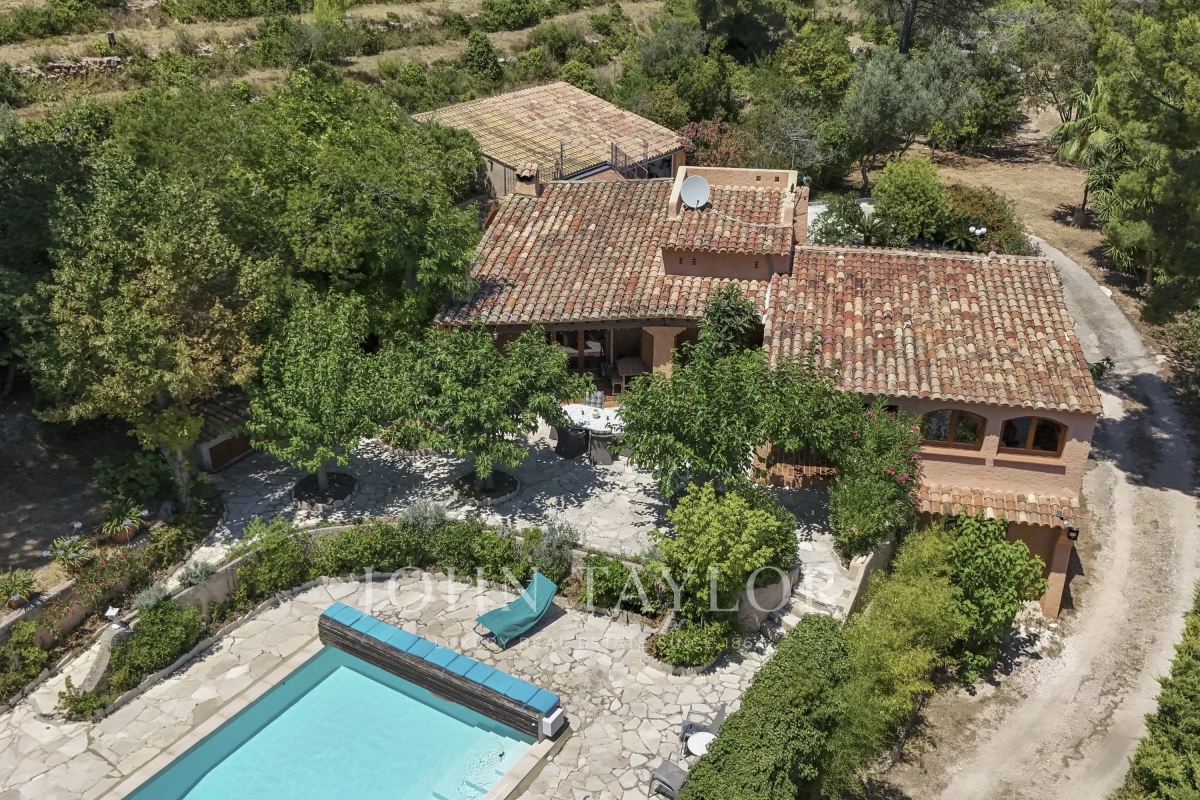 Maison de luxe à vendre à Bandol, 1 045 000 €, Photo 2