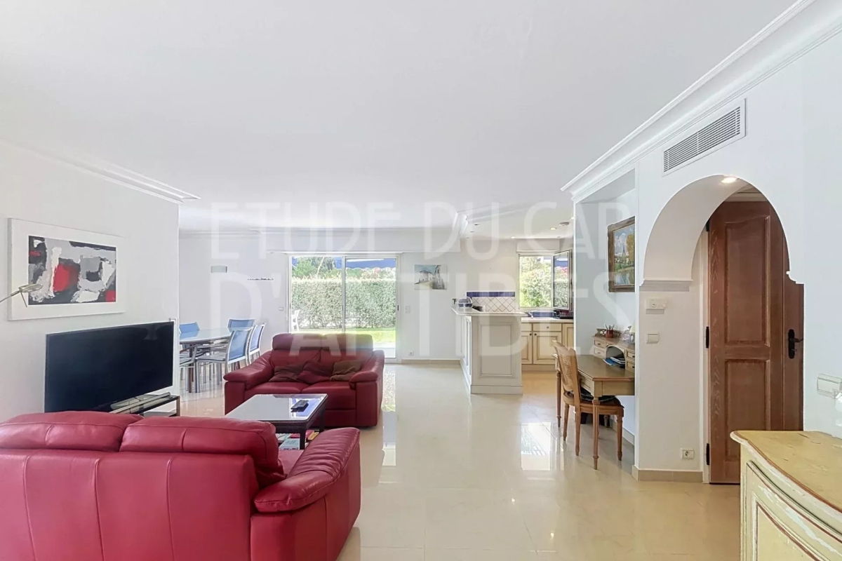 Luxury Apartment for sale in Antibes, 1 150 000 €, Photo 3