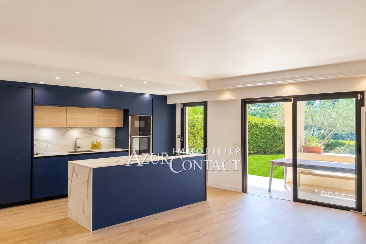 Luxury Apartment for sale in Mougins, 745 000 €, Photo 1