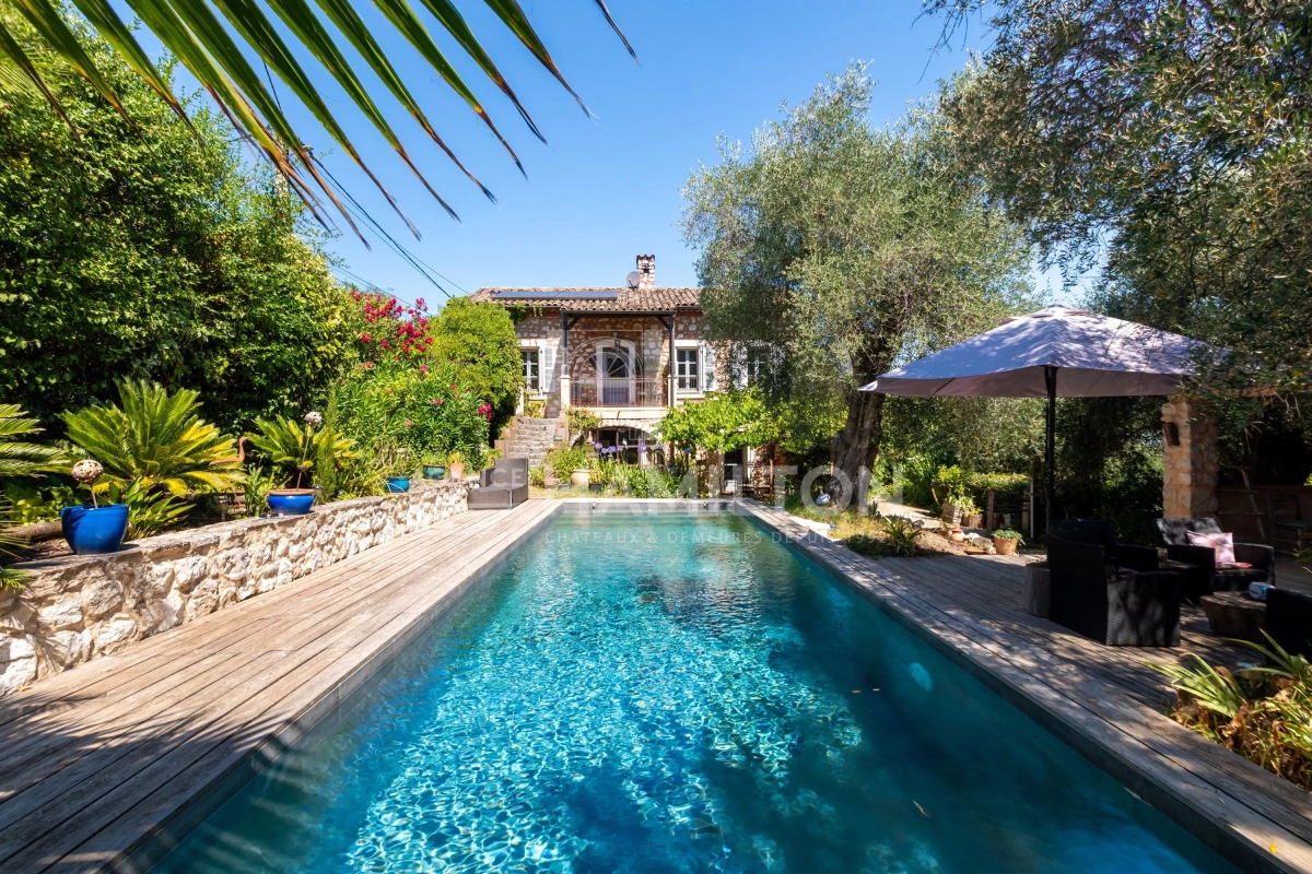 Maison de luxe à vendre à Roquefort-les-Pins, 975 000 €, Photo 2