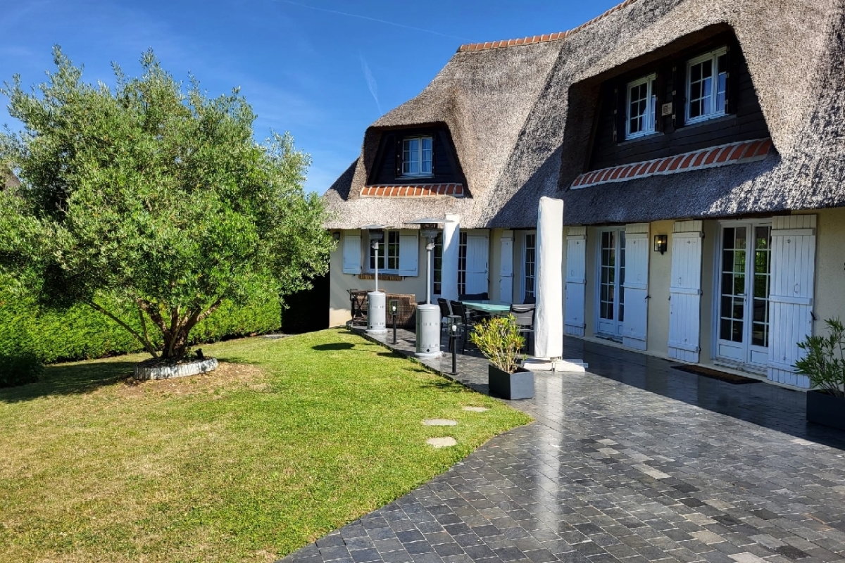 Maison de luxe à vendre à Saint-Martin-des-Champs, 590 000 €, Photo 1