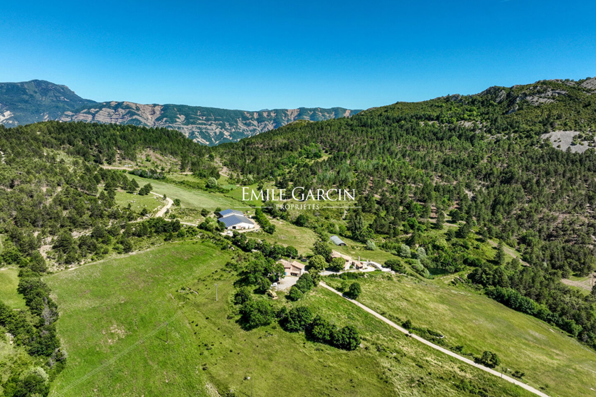 Maison de luxe à vendre à Entrepierres, 1 170 000 €, Photo 2