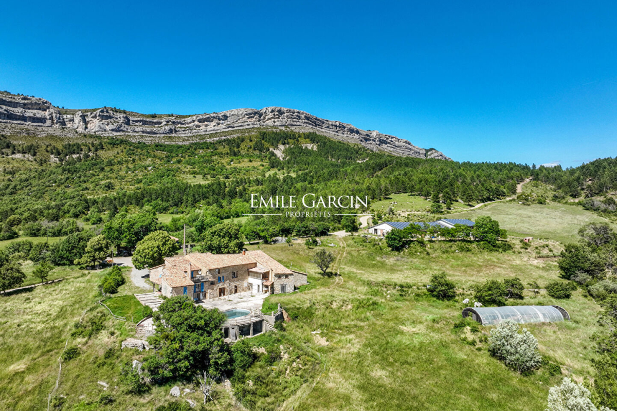 Maison de luxe à vendre à Entrepierres, 1 170 000 €, Photo 3