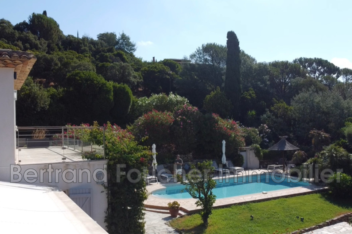 Maison de luxe à vendre à Cavalaire-sur-Mer, 1 840 000 €, Photo 4