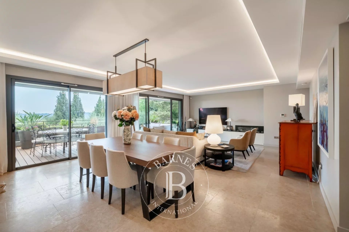 Luxury Apartment for sale in Saint-Paul-de-Vence, 2 160 000 €, Photo 5