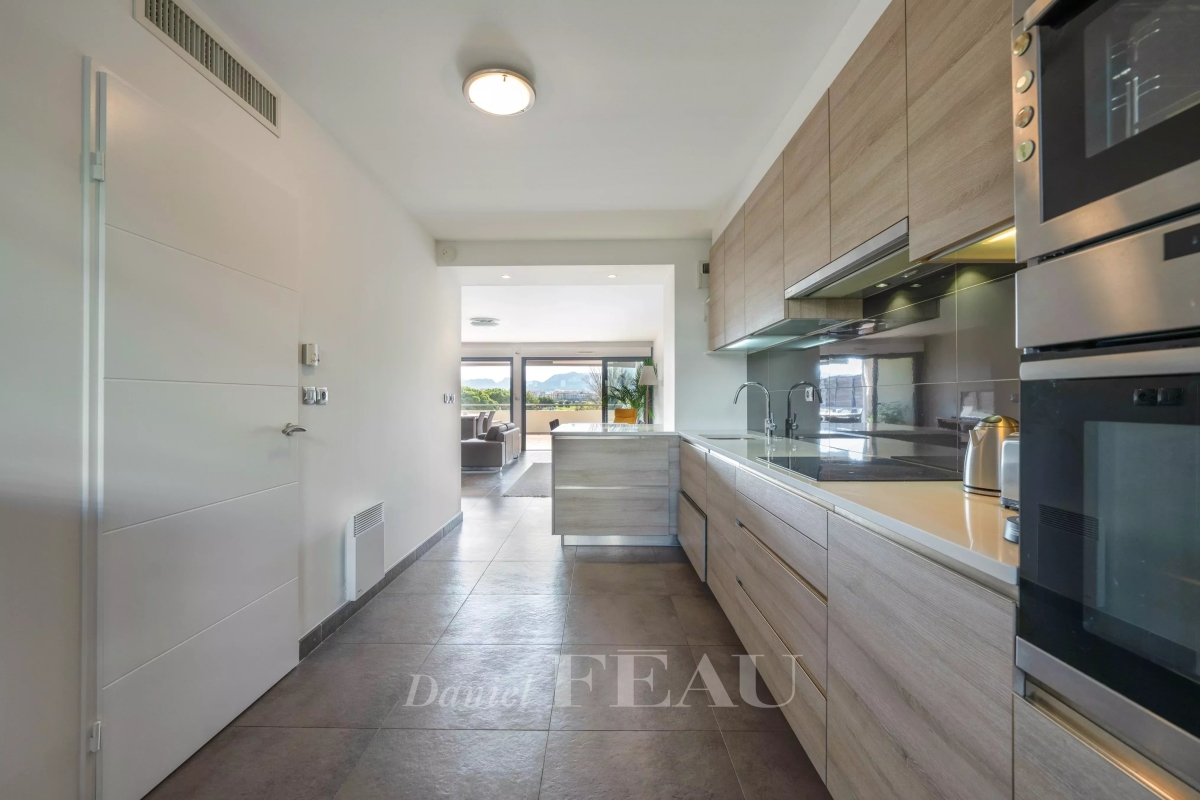 Luxury Apartment for sale in Marseille 8ème, 1 090 000 €, Photo 7