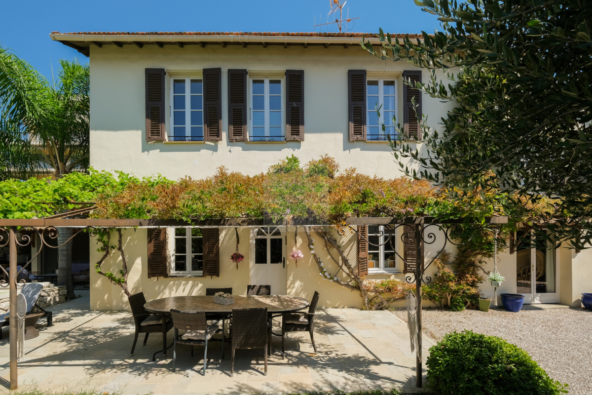 Maison de luxe à vendre à Saint-Laurent-du-Var, 950 000 €, Photo 1