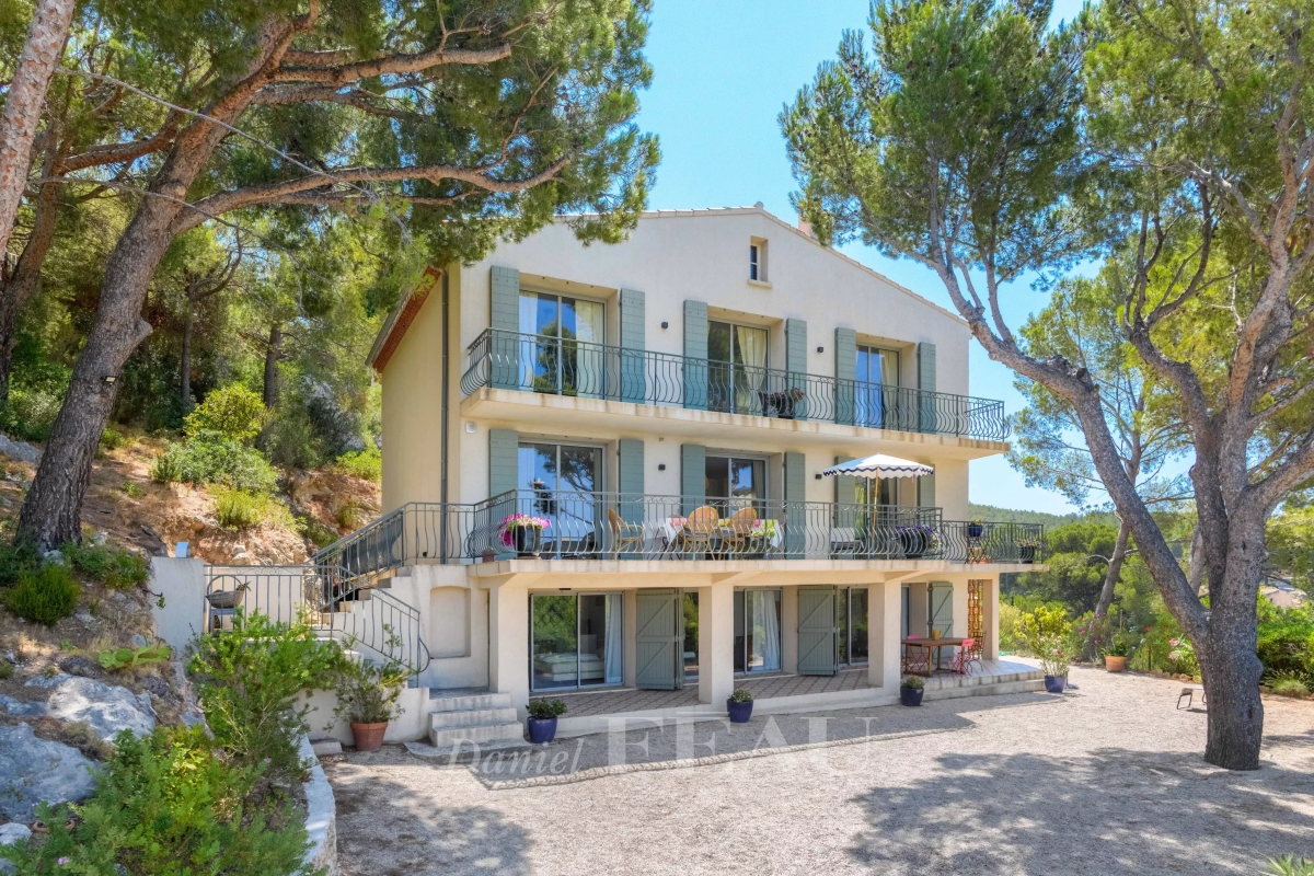 Luxury House for sale in Saint-Cyr-sur-Mer, 2 130 000 €, Photo 3
