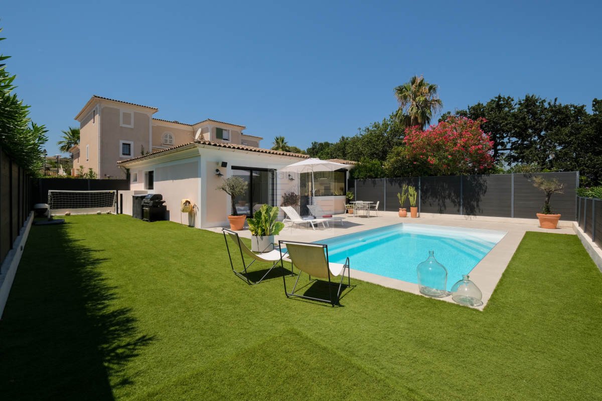 Maison de luxe à vendre à Villeneuve-Loubet, 749 000 €, Photo 1