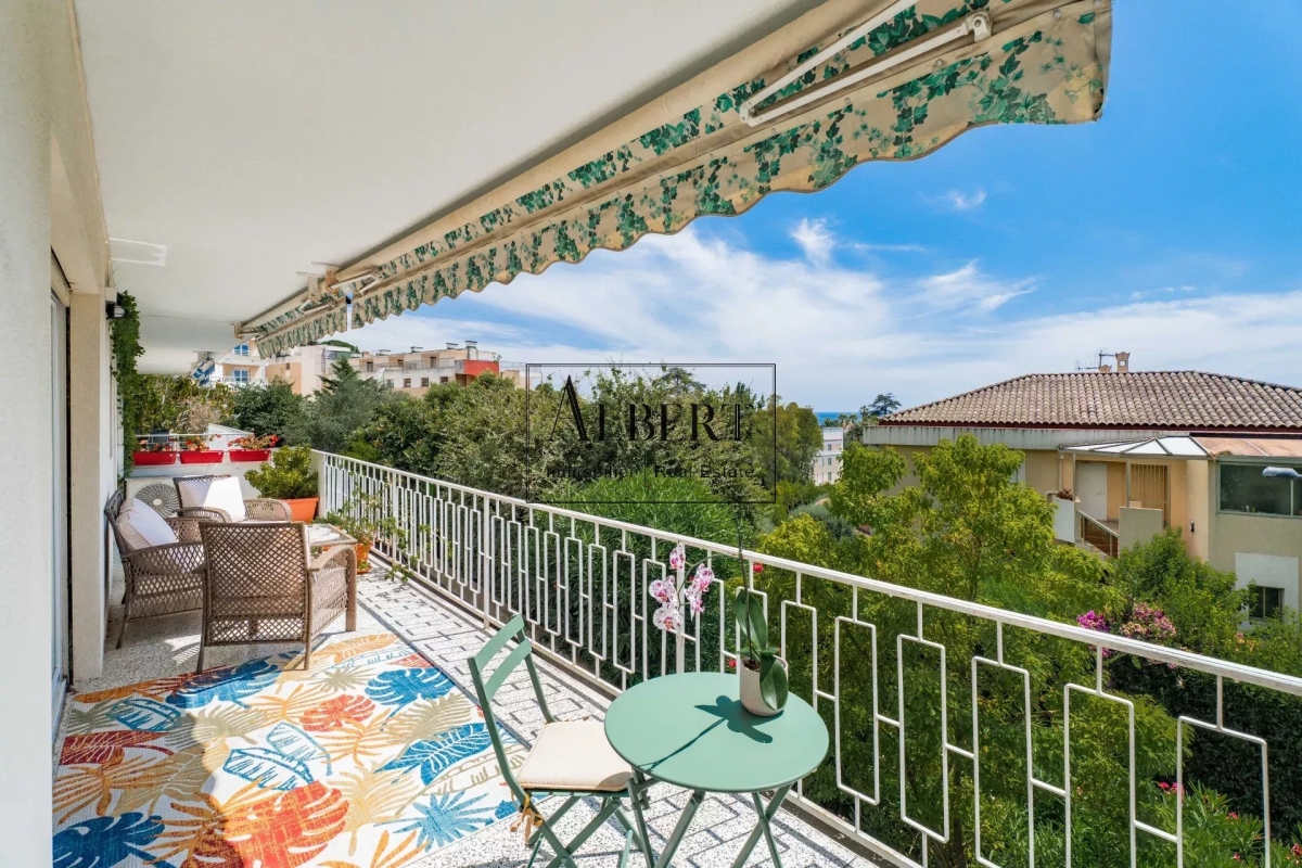 Luxury Apartment for sale in Cannes, 549 000 €, Photo 1