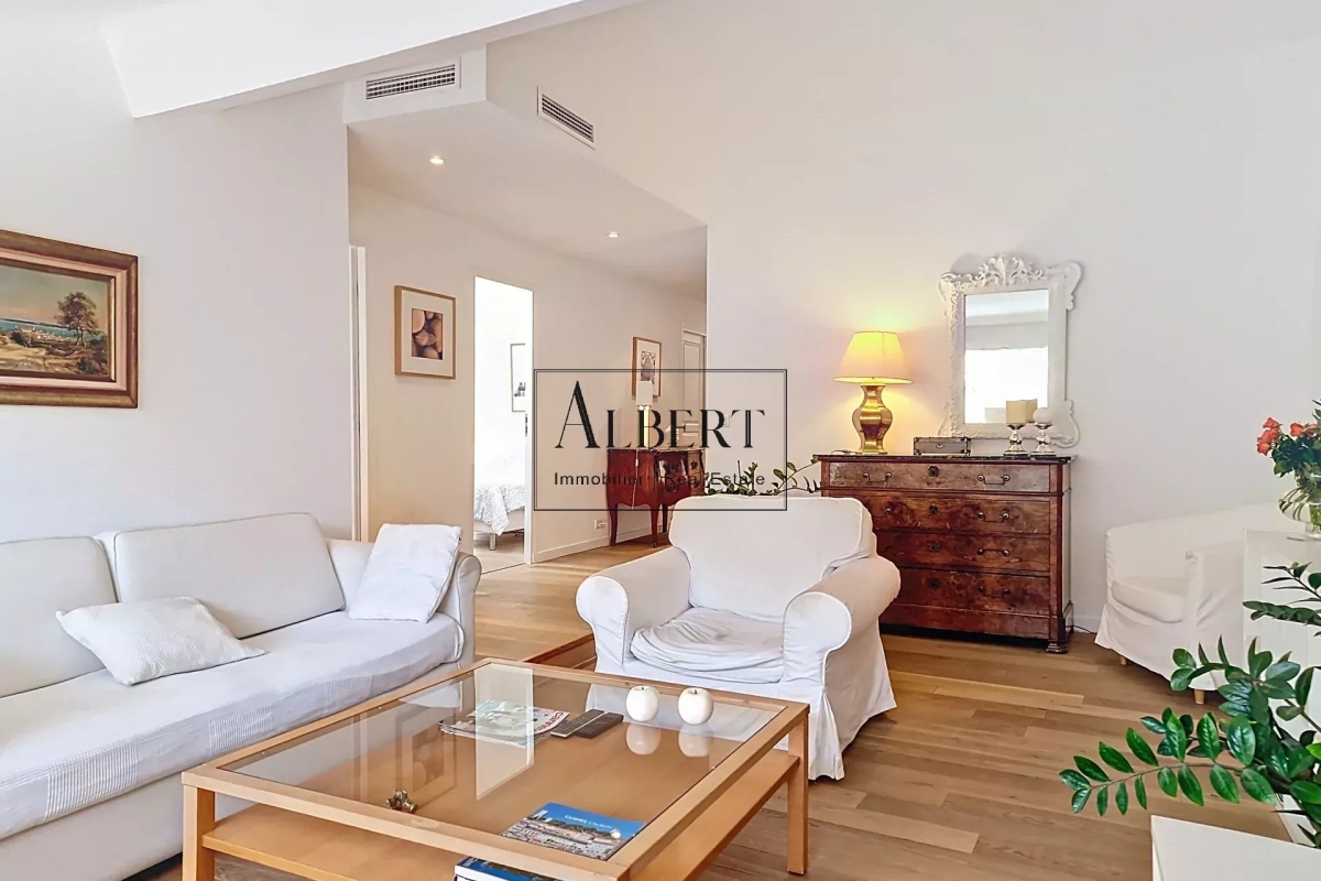 Luxury Apartment for sale in Cannes, 832 000 €, Photo 1