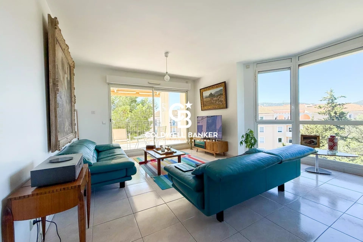 Luxury Apartment for sale in Hyères, 545 000 €, Photo 1