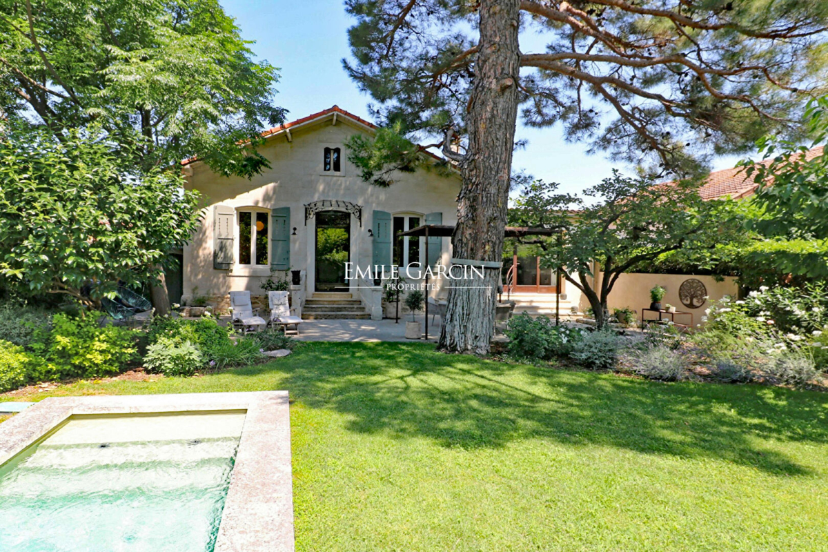 Maison de luxe à vendre à Saint-Rémy-de-Provence, 1 080 000 €, Photo 1