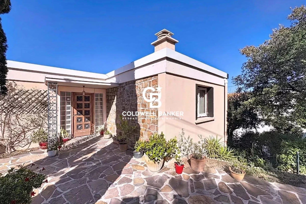 Maison de luxe à vendre à Saint-Raphaël, 630 000 €, Photo 2
