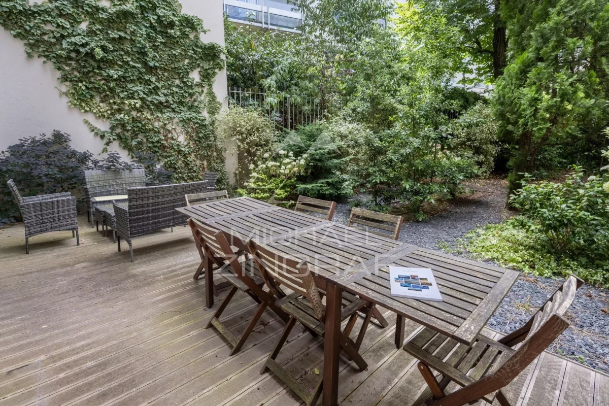 Luxury Apartment for sale in Neuilly-sur-Seine, 730 000 €, Photo 2