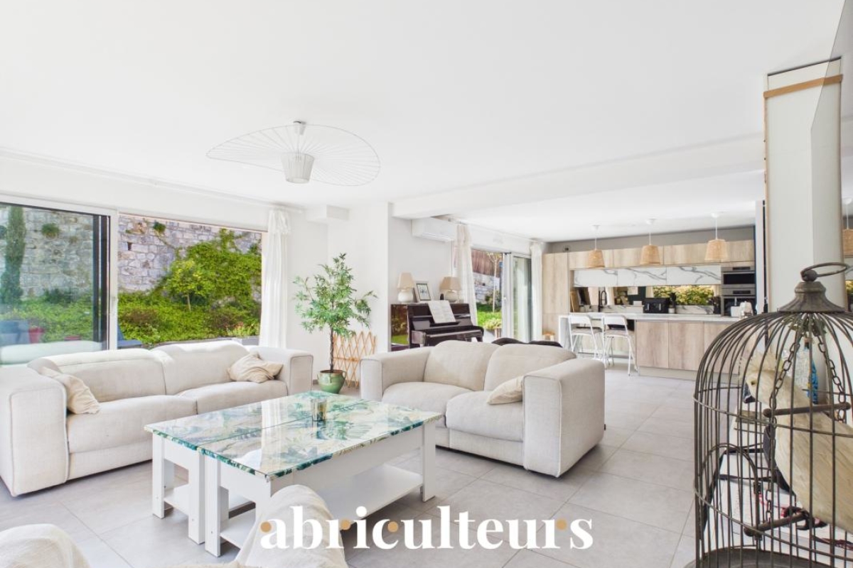 Maison de luxe à vendre à Saint-Laurent-du-Var, 890 000 €, Photo 3