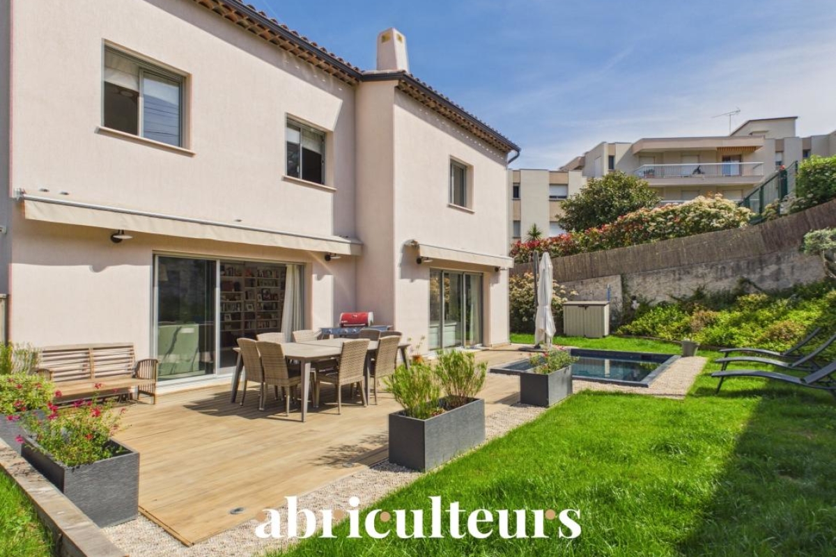 Maison de luxe à vendre à Saint-Laurent-du-Var, 890 000 €, Photo 4