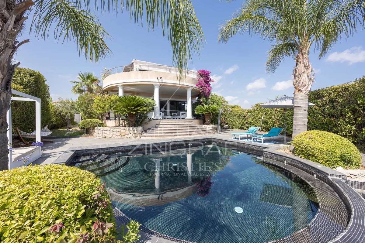 Maison de luxe à vendre à Saint-Laurent-du-Var, 2 290 000 €, Photo 1