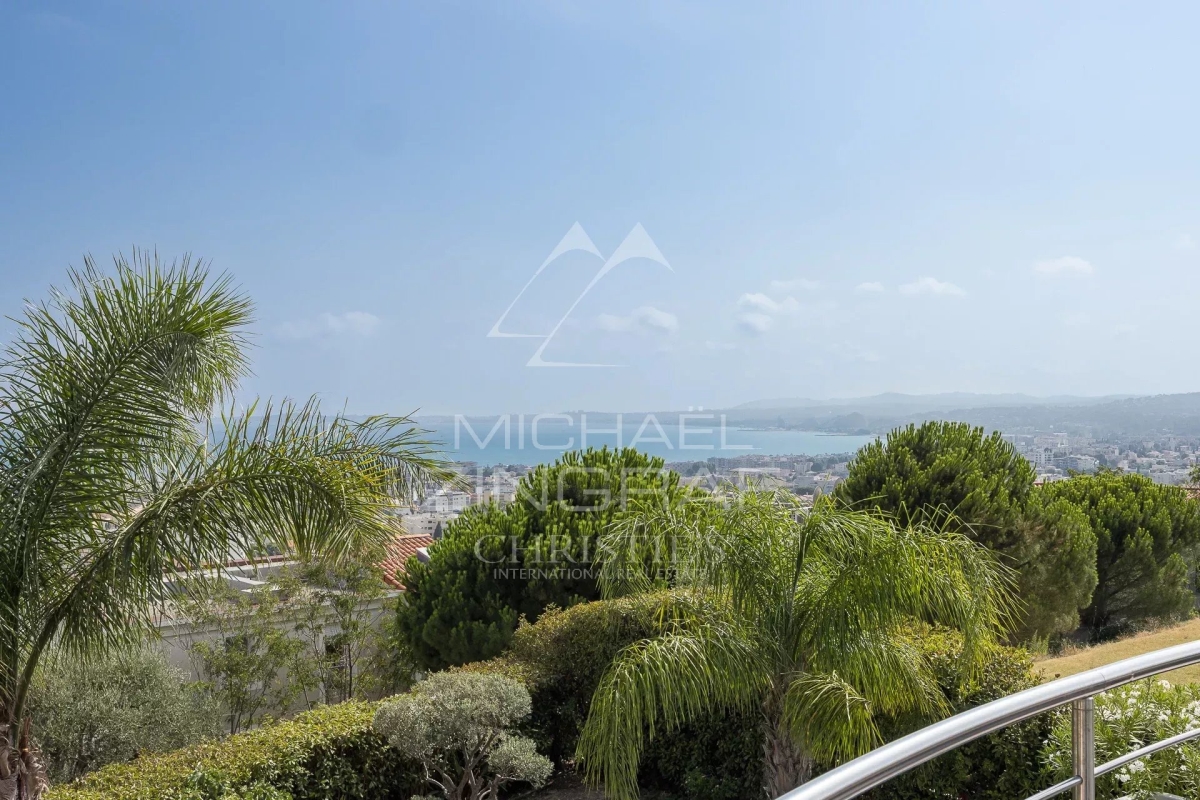 Maison de luxe à vendre à Saint-Laurent-du-Var, 2 290 000 €, Photo 4