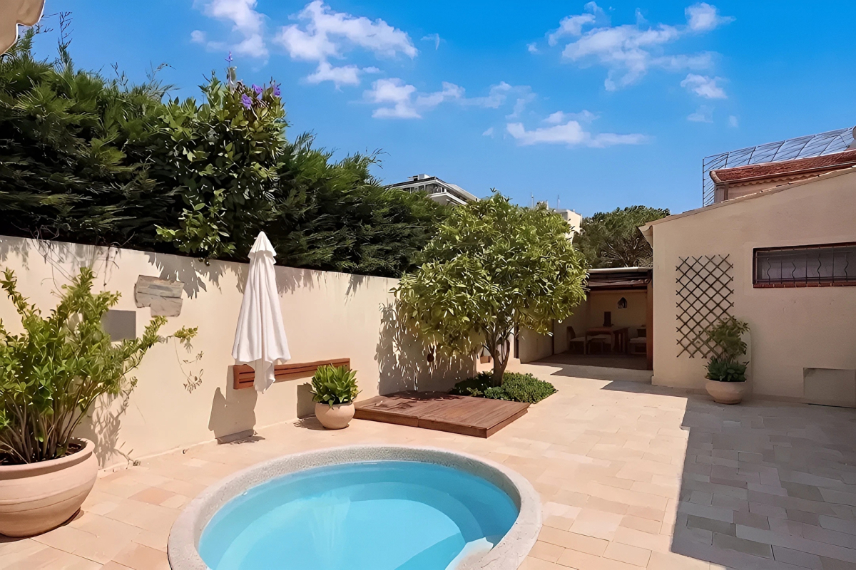 Maison de luxe à vendre à Antibes, 897 000 €, Photo 1