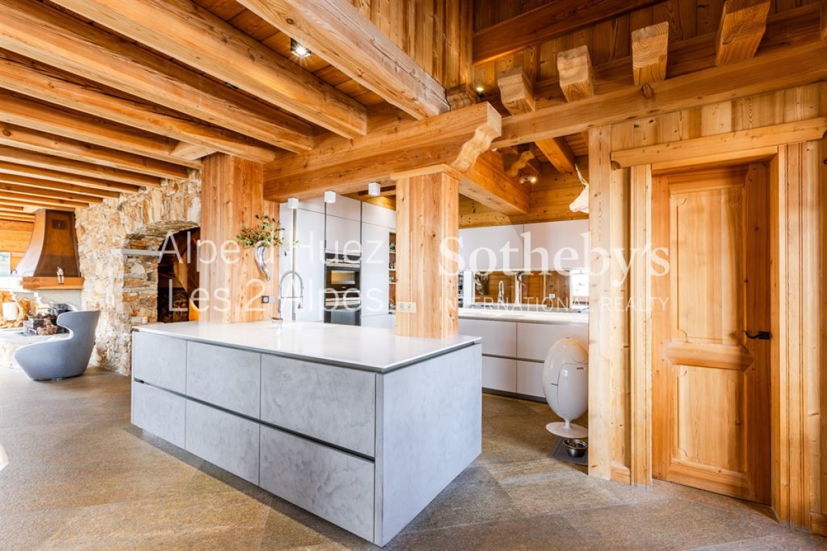 Luxury House for sale in Montgenèvre, 3 480 000 €, Photo 1