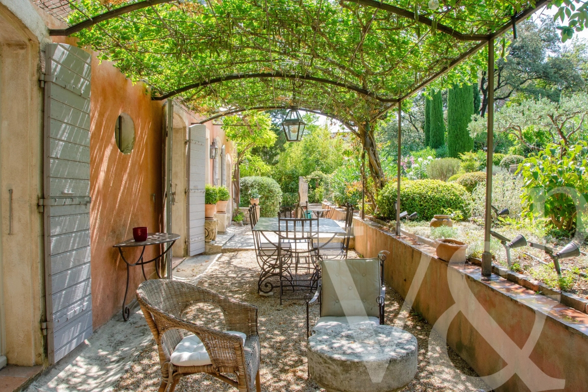 Maison de luxe à vendre à Saint Étienne-du-Grès, 1 575 000 €, Photo 6