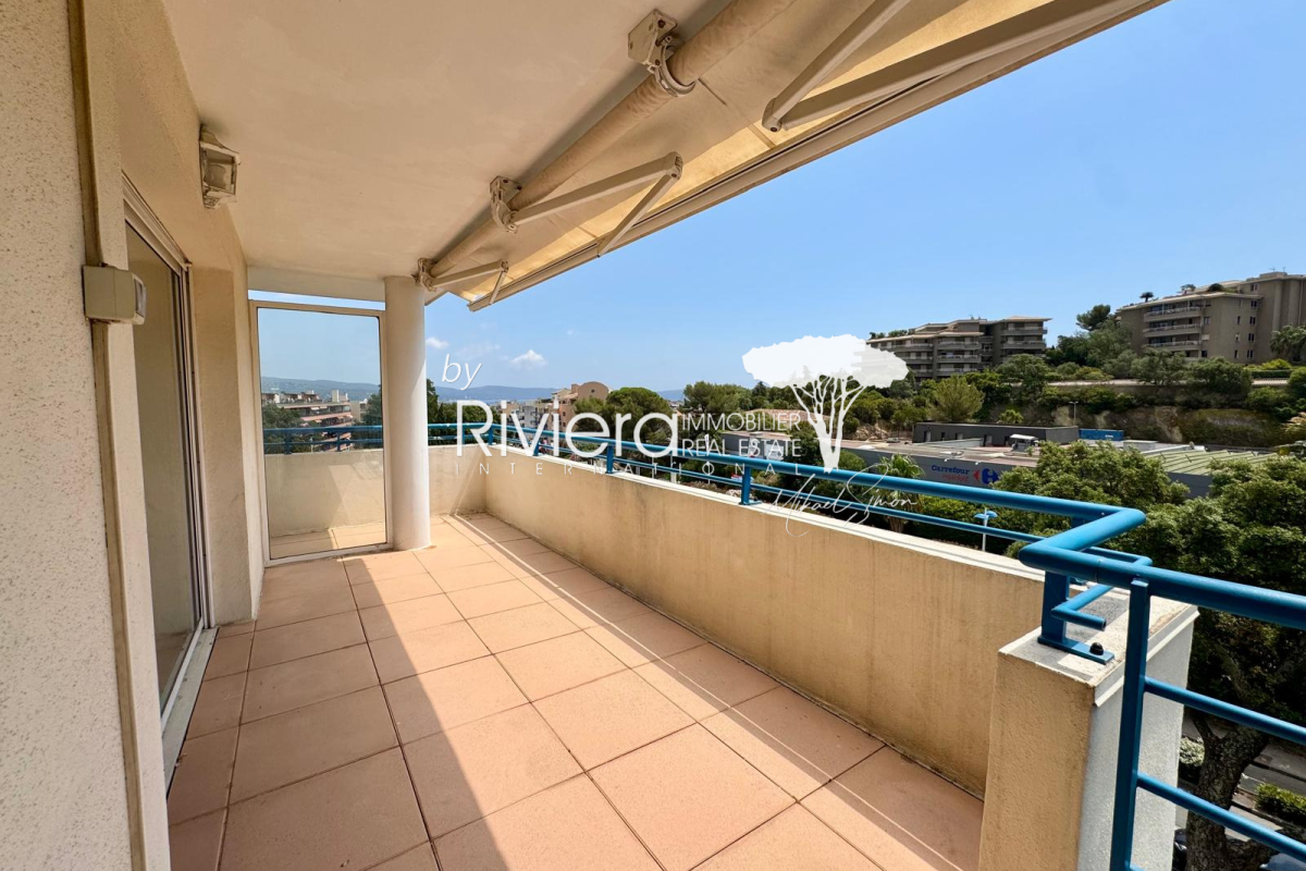 Luxury Apartment for sale in Cavalaire-sur-Mer, 682 500 €, Photo 1