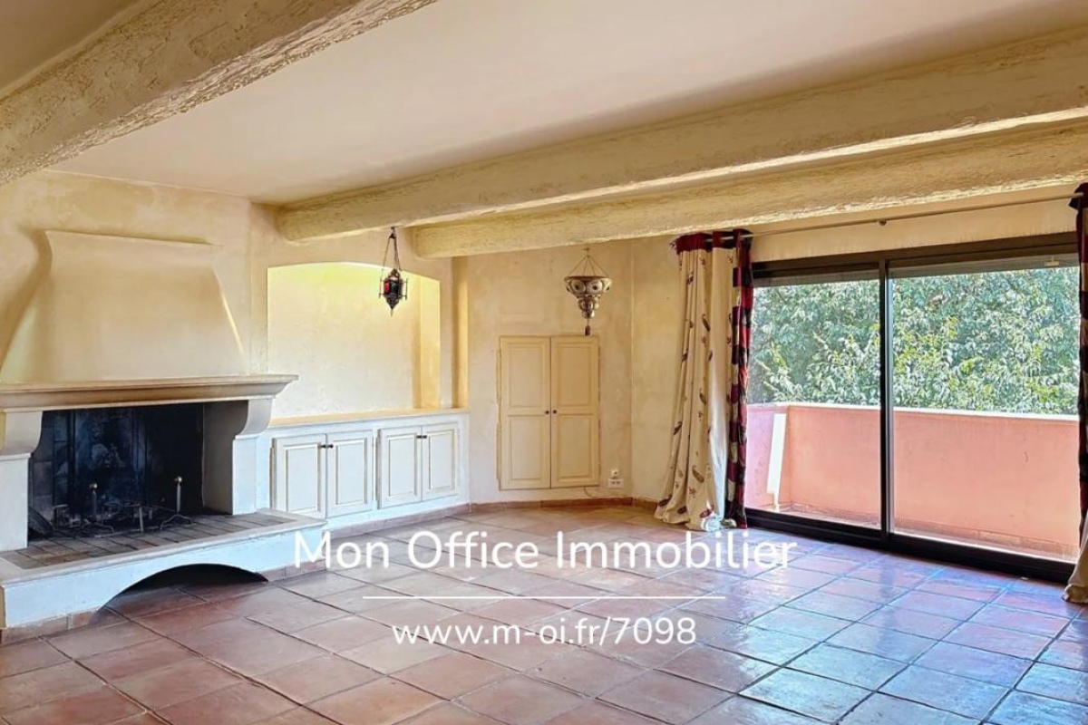 Maison de luxe à vendre à Cogolin, 739 000 €, Photo 2