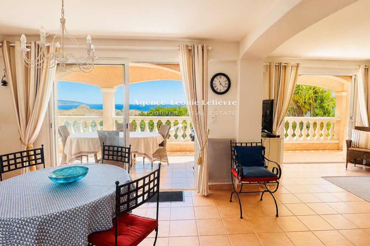 Maison de luxe à vendre à Les Issambres, 895 000 €, Photo 3