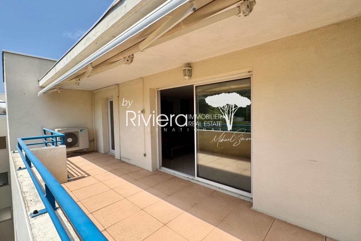 Luxury Apartment for sale in Cavalaire-sur-Mer, 682 500 €, Photo 4