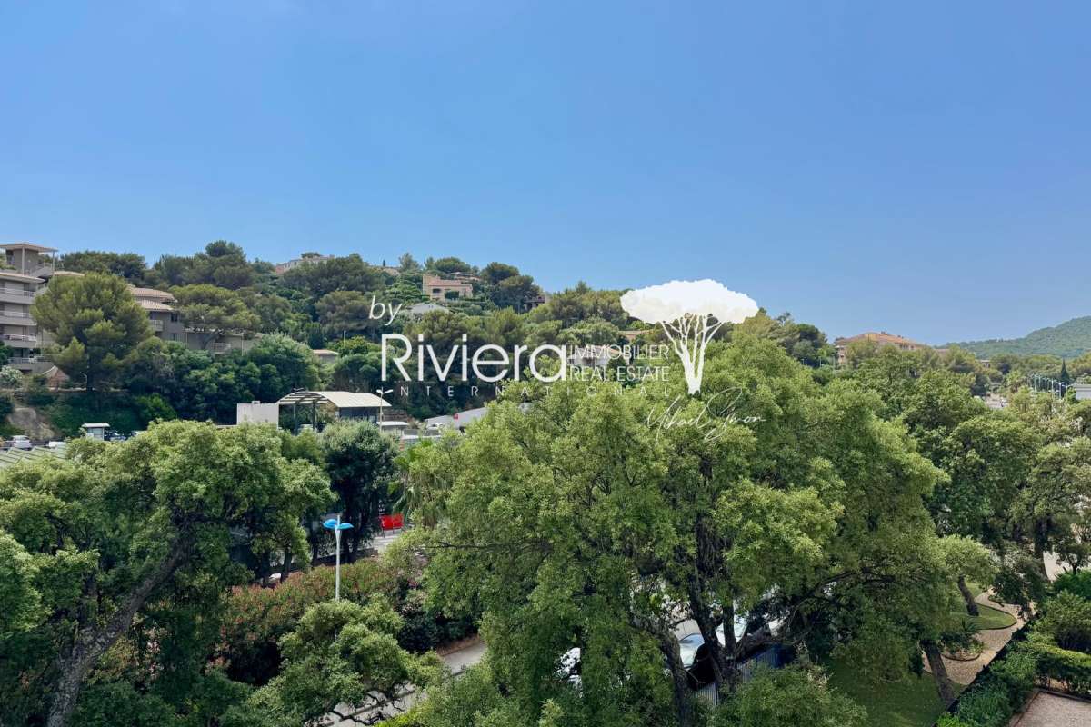 Luxury Apartment for sale in Cavalaire-sur-Mer, 682 500 €, Photo 6