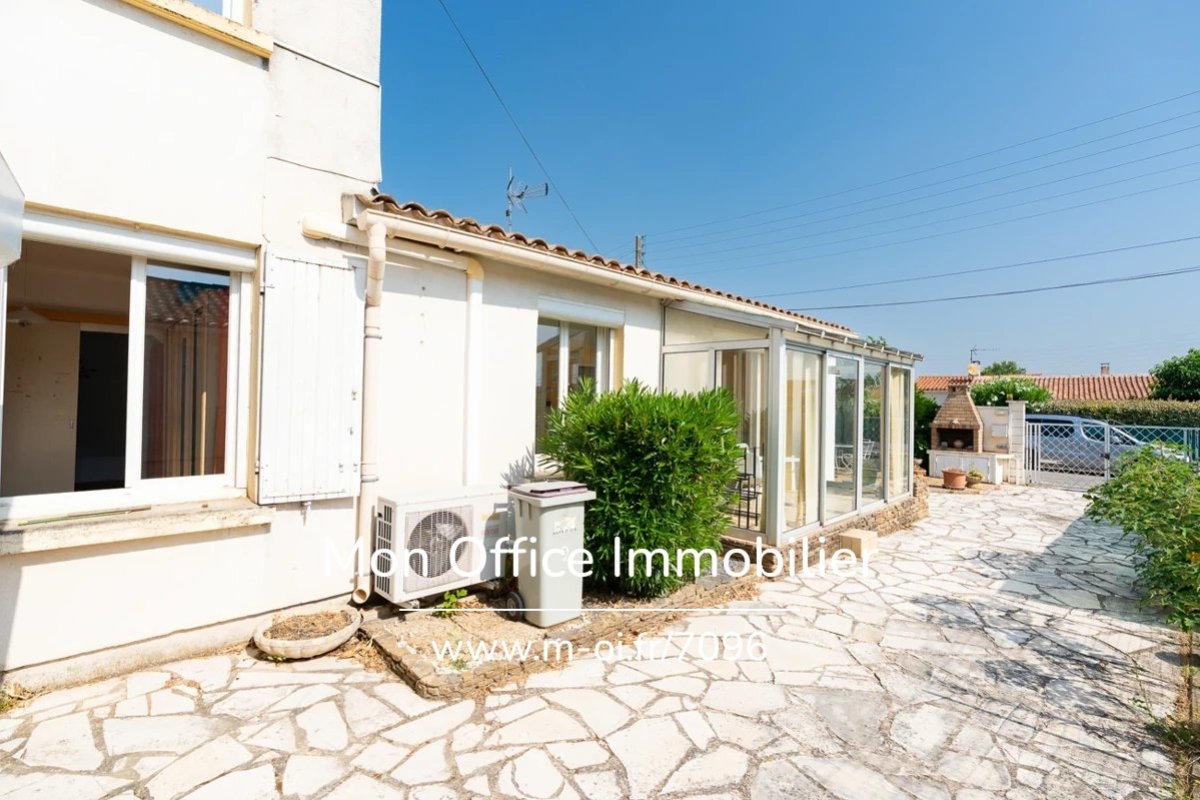 Luxury House for sale in Le Puy-Sainte-Réparade, 380 000 €, Photo 1