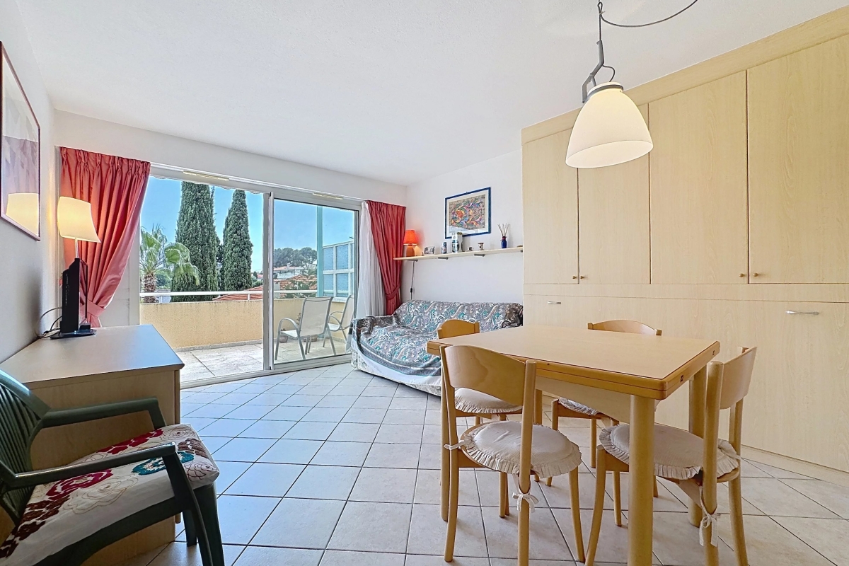 Luxury Apartment for sale in Antibes, 472 500 €, Photo 3