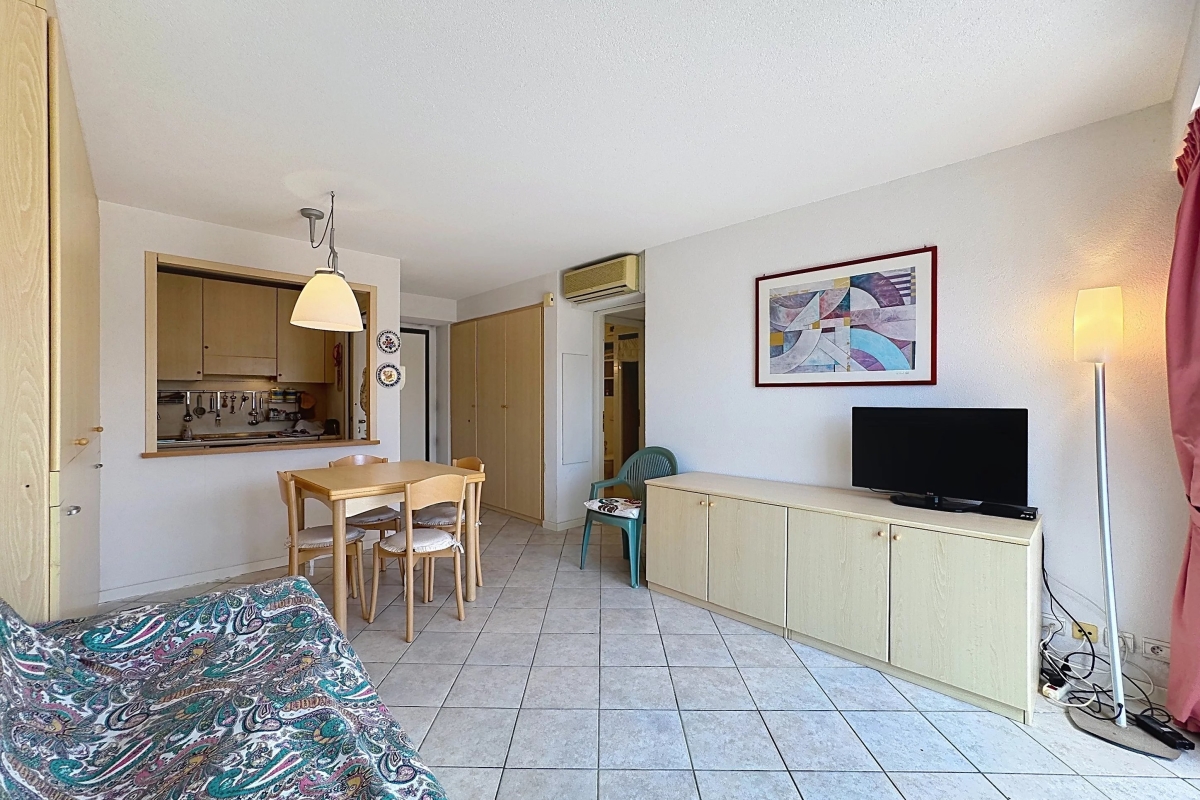 Luxury Apartment for sale in Antibes, 472 500 €, Photo 5
