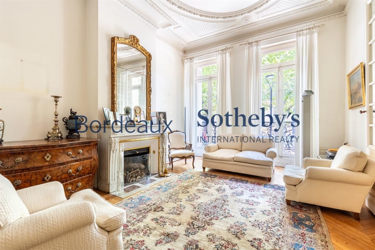 Luxury House for sale in Bordeaux, 950 000 €, Photo 1