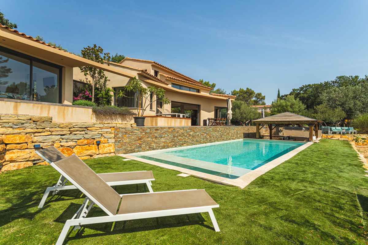 Luxury House for sale in Solliès-Ville, 1 095 000 €, Photo 1