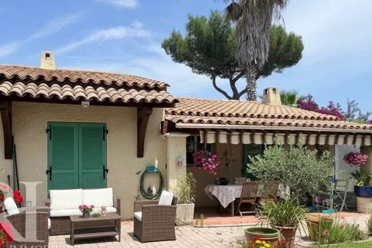 Luxury House for sale in Saint-Raphaël, 499 200 €, Photo 2