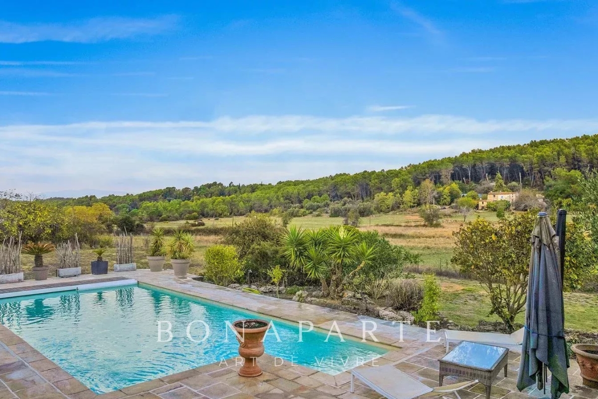 Maison de luxe à vendre à Bagnols-en-Forêt, 830 000 €, Photo 2