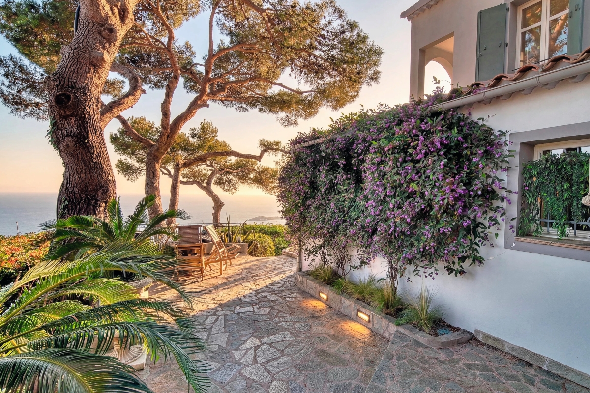 Luxury House for sale in Èze, 6 000 000 €, Photo 1