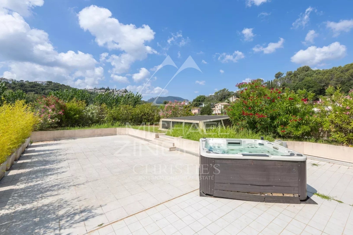 Luxury Apartment for sale in Mandelieu-la-Napoule, 799 000 €, Photo 1