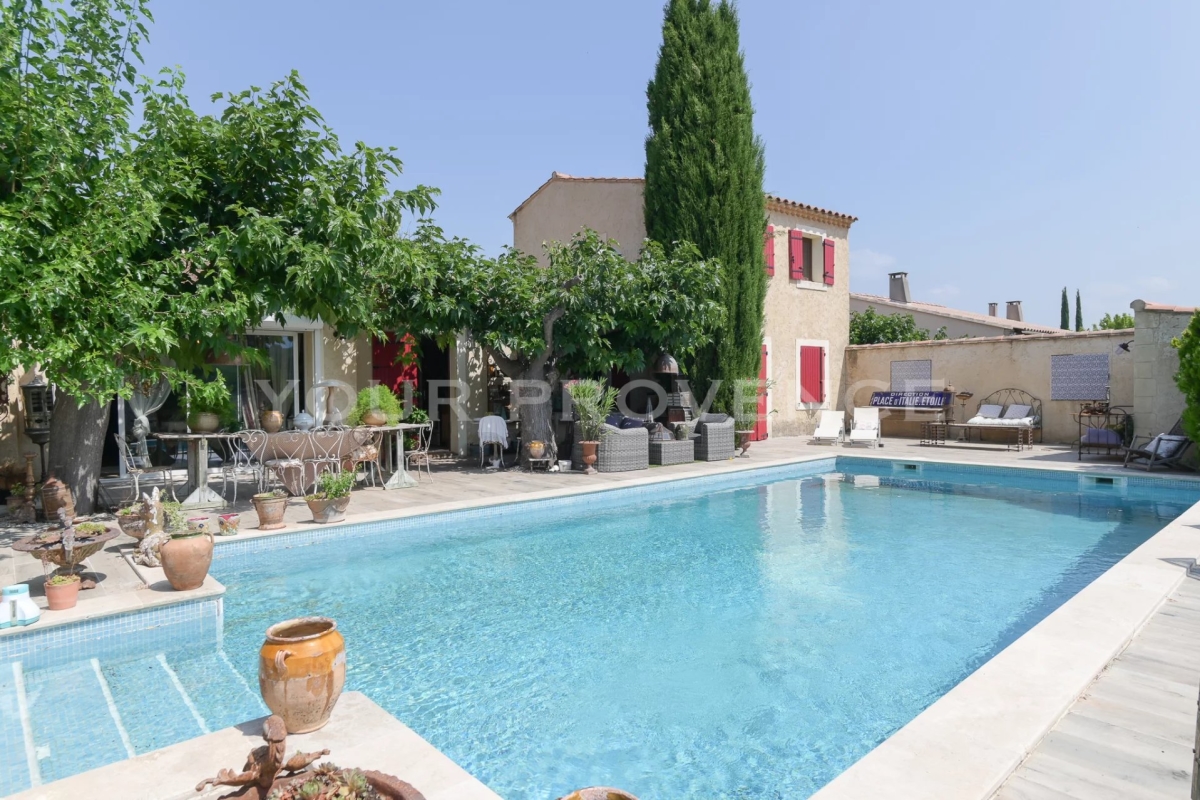 Maison de luxe à vendre à Robion, 660 000 €, Photo 1
