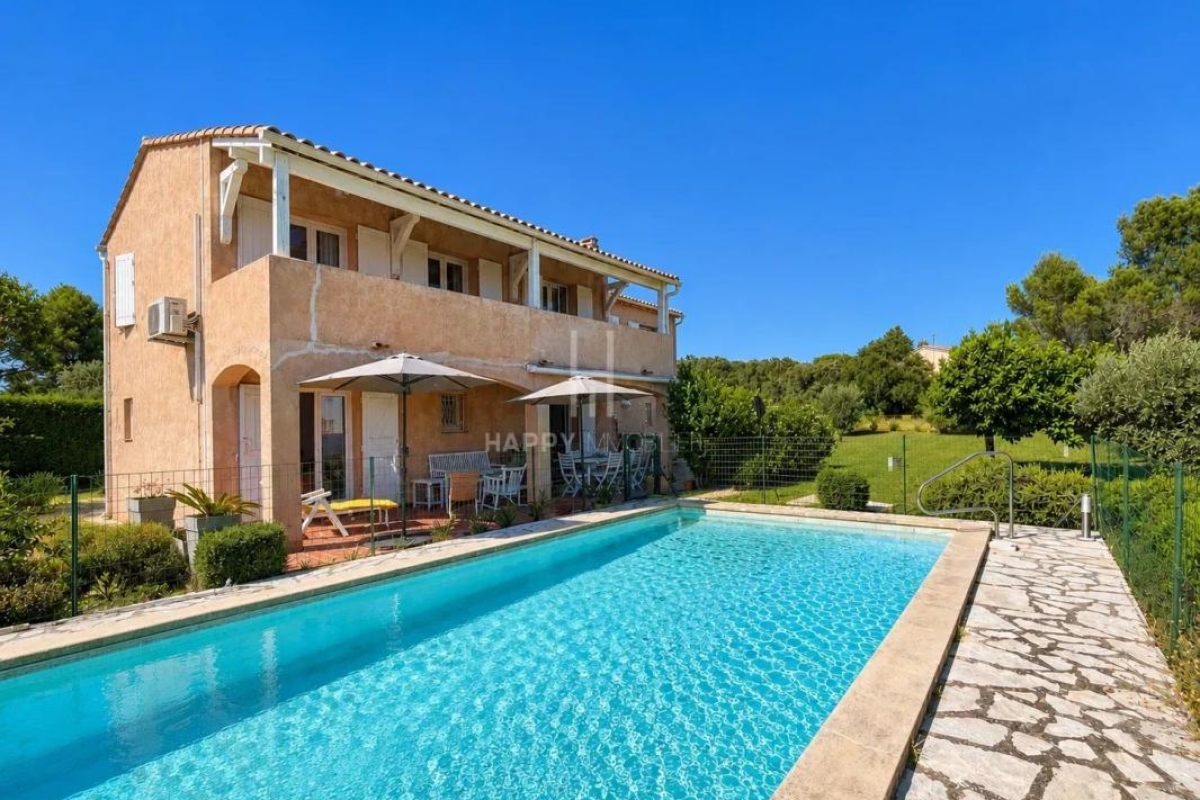 Luxury House for sale in Aureille, 560 000 €, Photo 1