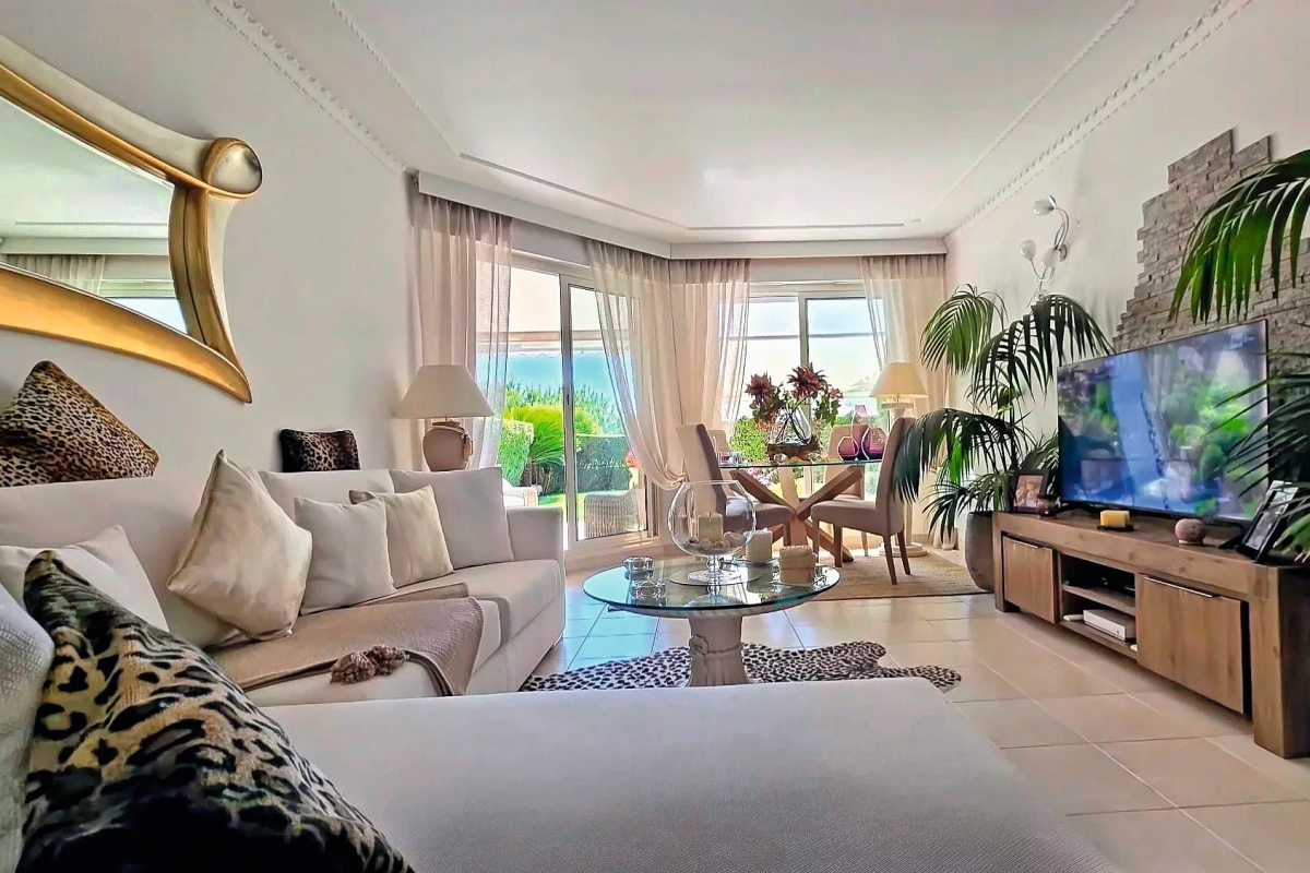 Luxury Apartment for sale in Roquebrune-Cap-Martin, 685 000 €, Photo 2
