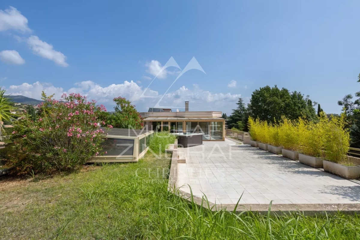 Luxury Apartment for sale in Mandelieu-la-Napoule, 799 000 €, Photo 2