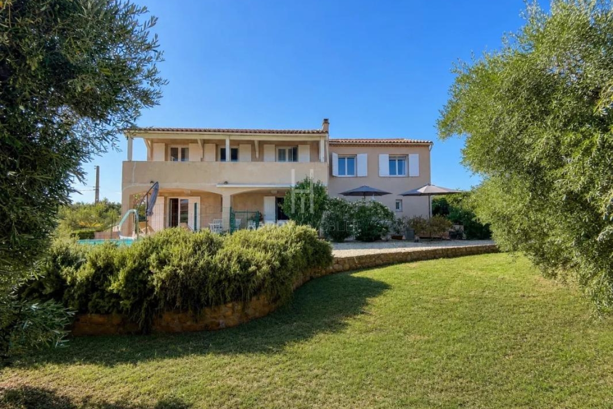 Luxury House for sale in Aureille, 560 000 €, Photo 2