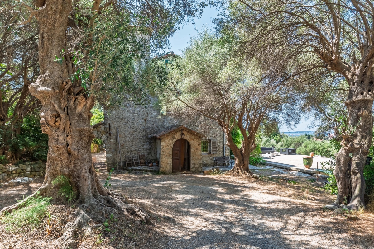Luxury House for sale in Antibes, 1 795 000 €, Photo 1
