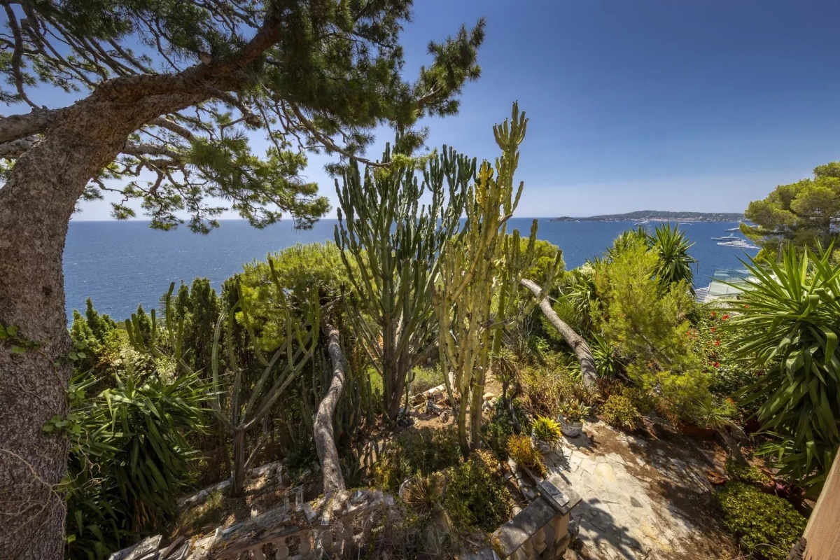 Luxury House for sale in Èze, 2 700 000 €, Photo 1